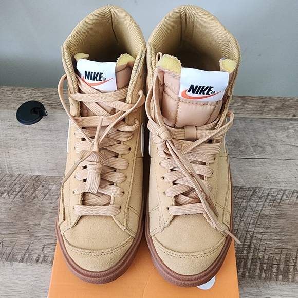 Nike blazers (like new) - Picture 3 of 4